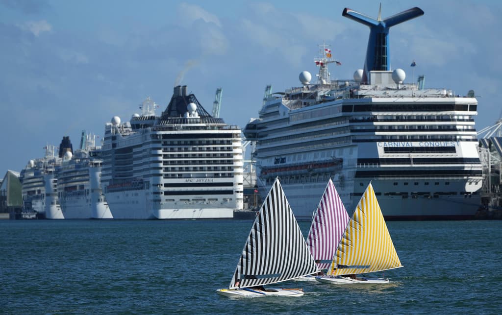 "Voile/Toile-Toile/Voile" se presentó el pasado lunes 2 de diciembre cerca del puerto de Miami.