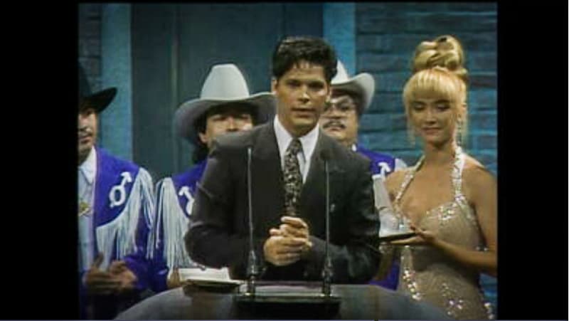 Revelación tropical salsa del año lo ganó Rey Ruíz. El cubano dijo estar gratamente sorprendido pues su carrera musical sólo tenía ocho meses de haber iniciado. En esa categoría también estuvo nominada Olga Tañón.