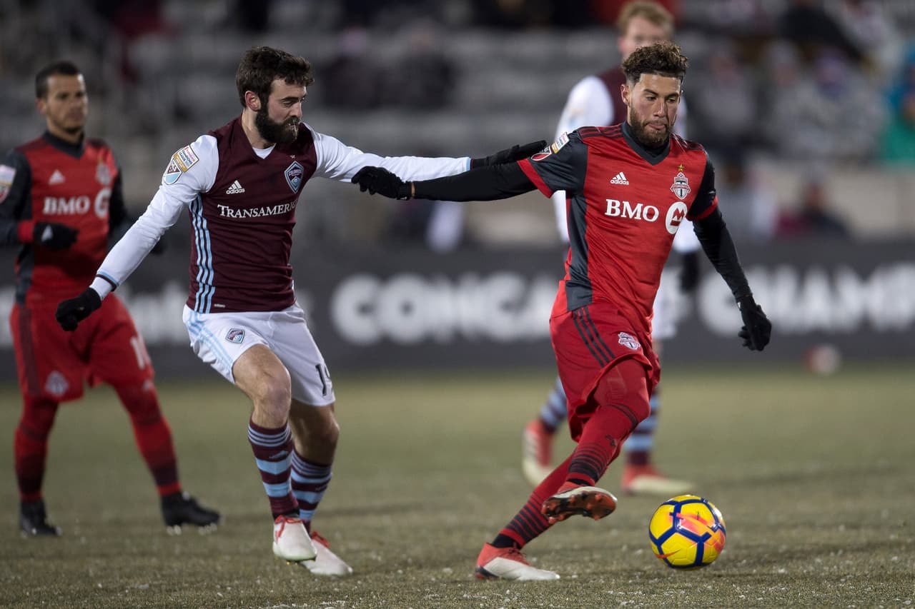 El equipo visitante apeló a la experiencia de varios de sus jugadores en el terreno para complicarle el juego al local, que se tuvo que conformar con un primer tiempo sin goles.