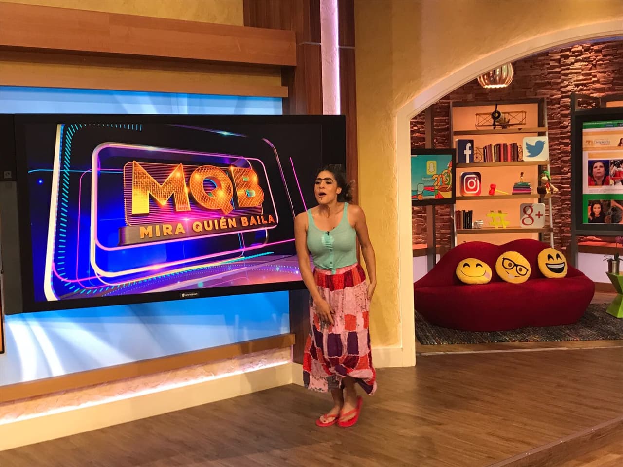 MQB no quiere decir 'Mira Quién Baila', Mela la Melaza sabe la verdad y significa nada más ni nada menos que 'Mela Qué Bonita'.