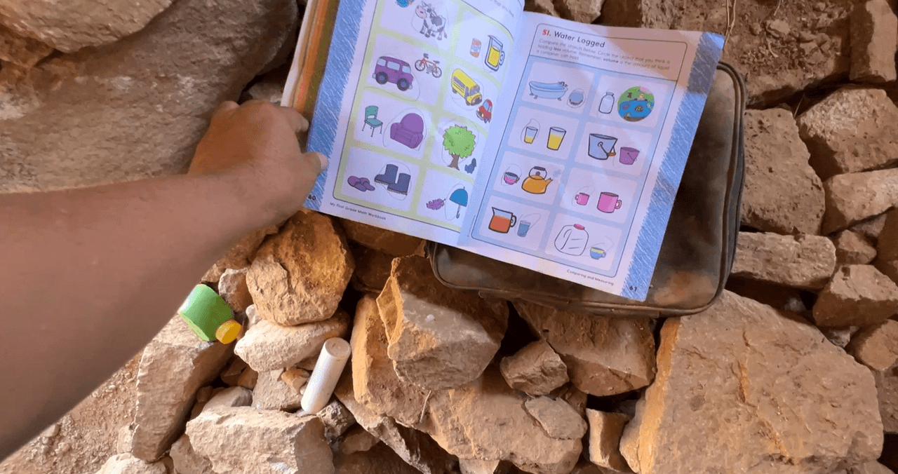 Este, como el resto de los objetos, podrían dar evidencia de la 
<b>presencia de personas de distintos géneros y edades </b>en el lugar.