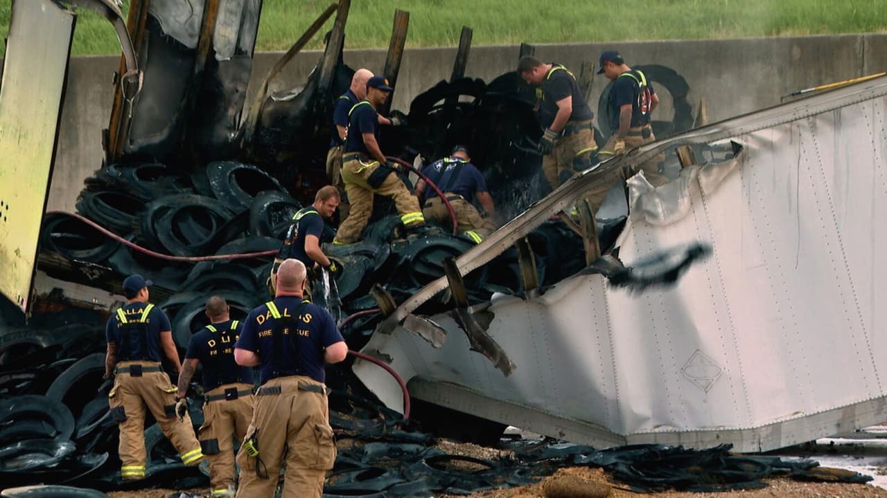 <b>El incendio no tuvo un impacto importante en el tráfico</b> de la zona; solo se cerró la vía de servicio cerca de Beltline por unas horas.