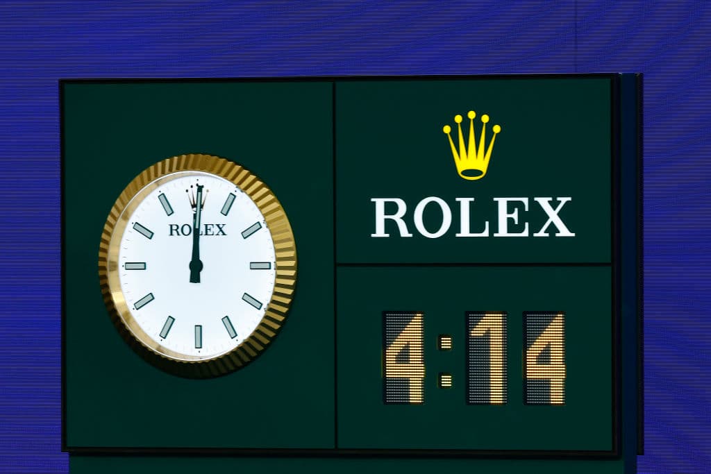 Rafael Nadal lo hace y se convierte en el primer tenista en la historia de este deporte que suma su vigésimo primer título de Grand Slam en el Abierto de Australia tras derrotar al ruso Daniil Medvedev en parciales de 2-6, 6-7(5), 6-4, 6-4 y 7-5, con una duración de cinco horas y 25 minutos de juego.