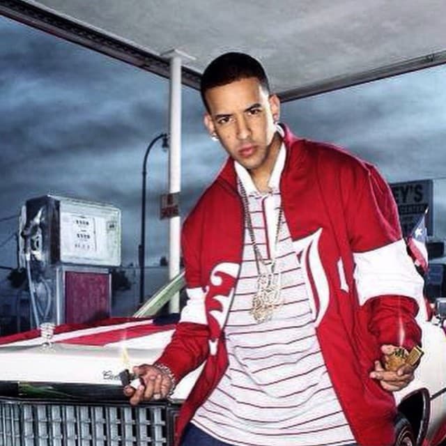 Los momentos de lujuria de Daddy Yankee aparecen con un
<b>Cadillac Coupé De Ville de 1977</b> con carrocería convertible. En sitios de venta se puede comprar la versión coupé, por un precio de entre 5,000 y 13,000 dólares.