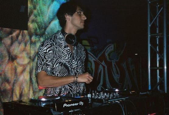 En octubre de 2021, Lorenzo debutó como DJ en un festival de música organizado en Los Ángeles bajo el pseudónimo de 'DJ Lorenz'. Fue así como hizo gala de su dinastía familiar, debido a que sus tíos abuelos son los legendarios Emilio y Gloria Estefan; su prima es percusionista y cantante, Emily; y su primo ingeniero de sonido y productor musical, Naiyb.