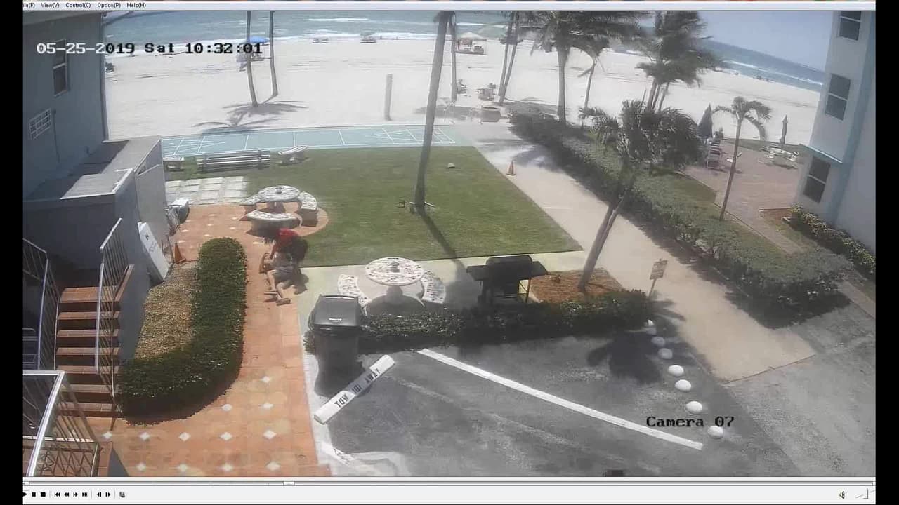 “No lo dejaron estacionarse y lo golpeó brutalmente”: policía de Hollywood