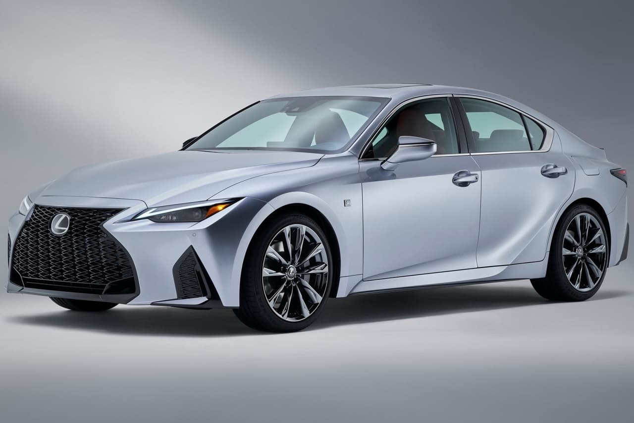 <h3 class="cms-H3-H3"><b>Lexus IS 300</b></h3>
<br>
<br>
<b>Tiempo promedio que pasa en los concesionarios antes de venderse: </b>19.3 días
<br>
<br>
<b>Precio de venta promedio:</b> 42,490 dólares
