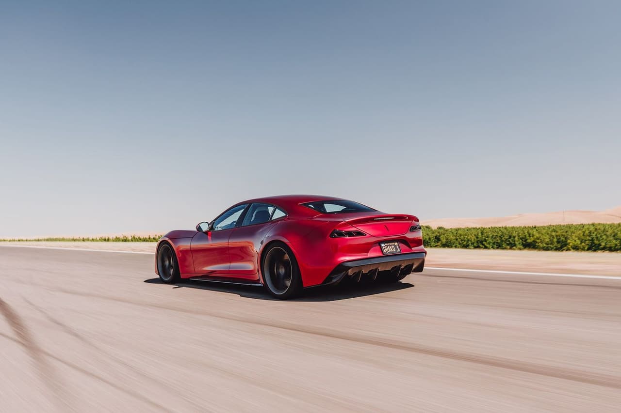 Drako tiene planeado producir 25 ejemplares del GTE, cada uno a un precio de $1.25 millones, con entregas a partir de 2020.