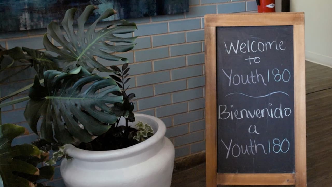 Youth 180 se ubica en la calle 201 S Tyler St, en Oak Cliff, Dallas.