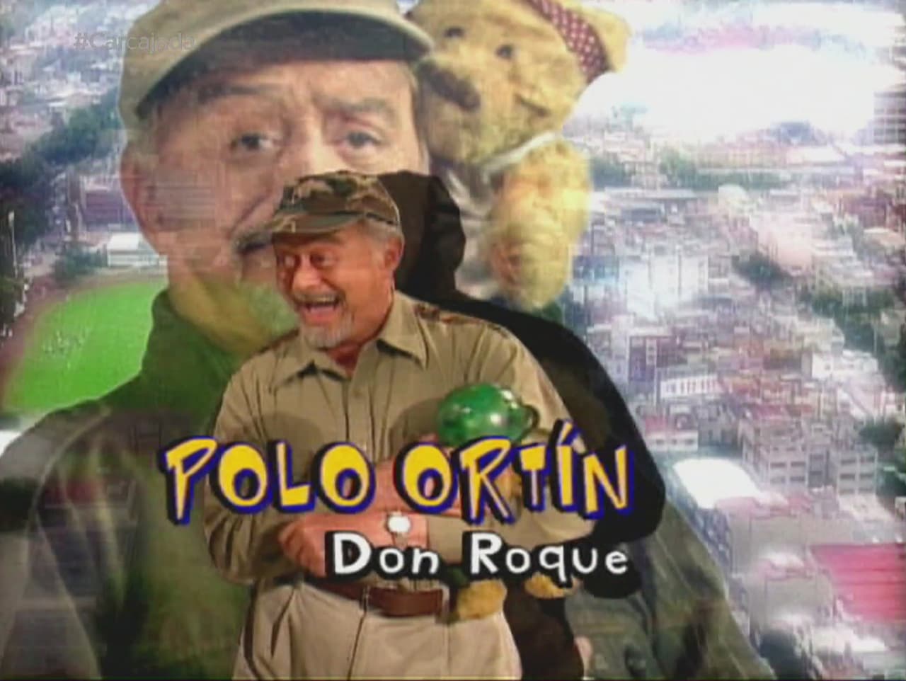 Don Roque es un ex militar que no suelta para nada al Sargento Rambo, quien es su osito de felpa.