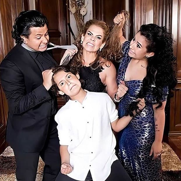 “[También le dije] ‘Y chance los que están a tu alrededor... no le dije «tu mamá», porque nunca me meto con las mamás)... por no tener ese cuerpo se sienten avergonzados'. Esa fue mi forma de defenderme”, añadió.