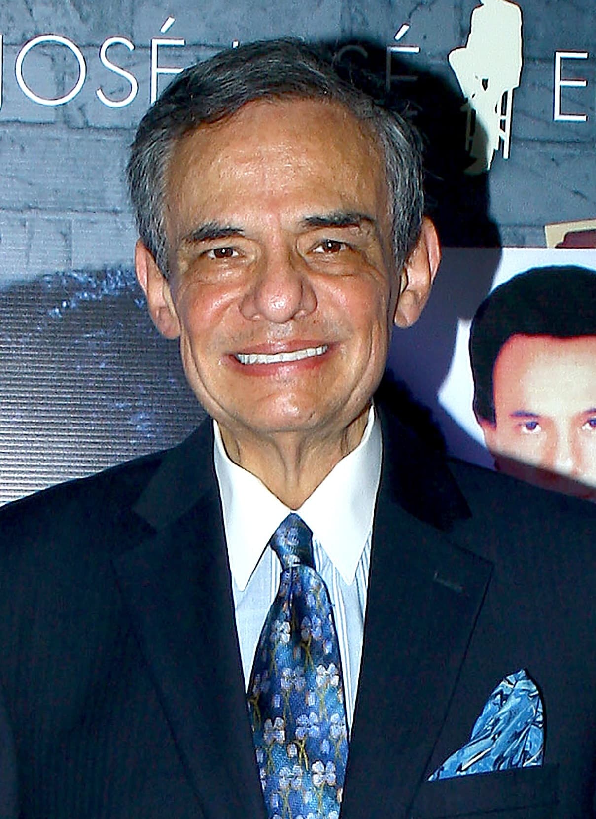 "Él estaba en un área restringida, yo iba a verlo. De mi cuarto
<b> <a href="https://www.univision.com/entretenimiento/amigos-por-siempre-ortiz-de-pinedo-visita-a-jose-jose-al-hospital" target="_blank">me escapaba</a></b> yo y me colaba por todo el hospital y me iba a verlo a él a su cuarto, platicábamos un ratito", comentó el también productor teatral.