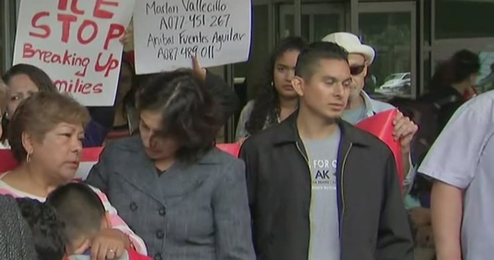ICE niega permiso a una abuela de Chicago y le da menos de un mes para salir de Estados Unidos