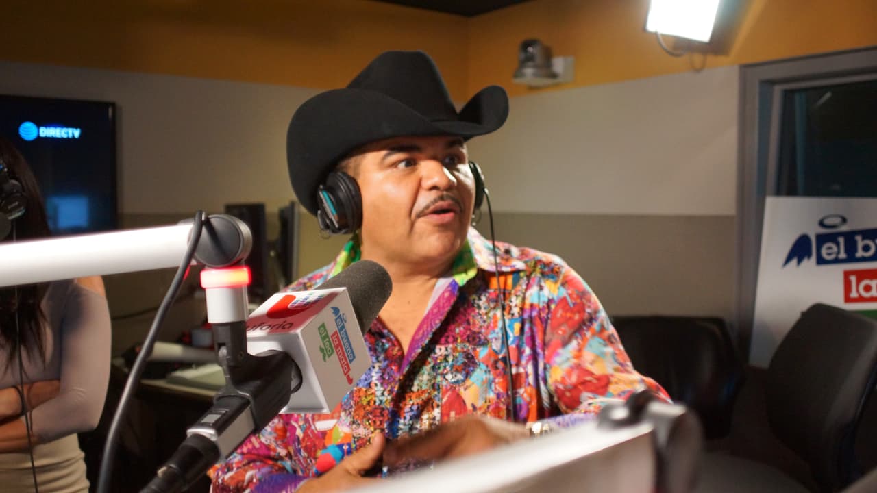 Chuy Lizarraga estreno su canción 'Casada o no' al lado de 'El Bueno, La Mala y El Feo'.