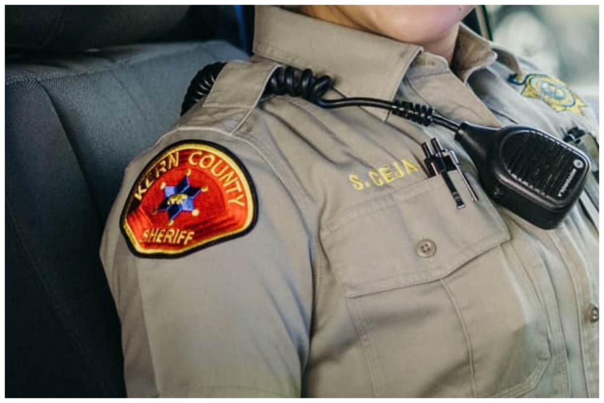 El oficial Jeffrey Ott fue puesto en licencia administrativa mientras finaliza la investigación. Después de revisar todo el material, se determinó que el uso de la fuerza estaba dentro de la política del departamento.