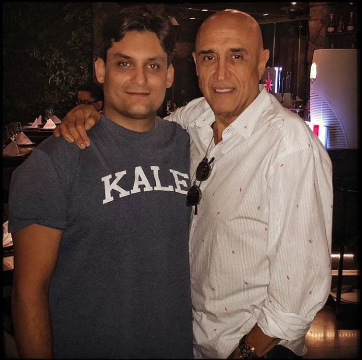 La cantante y el director se reencontraron cuando él dirigió el video de la canción "Yo no sé quererte más". Cuando ella advirtió que "llegaban sus pretendientas guapísimas, yo dije: 'No, es el hombre de mi vida'".