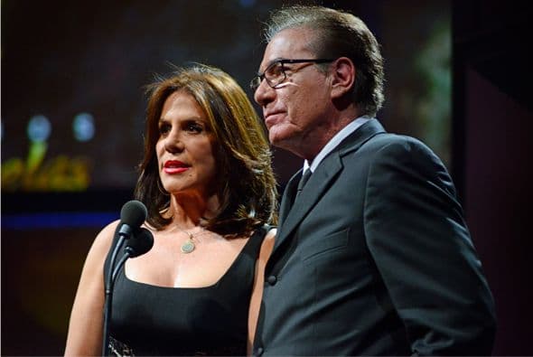 Rebecca Jones y Otto Sirgo también entregaron este, premio pero en la categoría femenil.