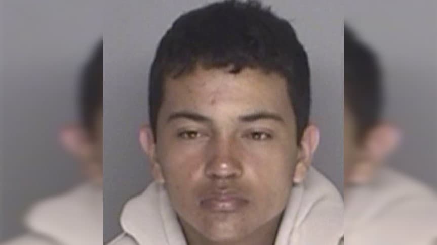 Uno de los detenidos en ese tiempo fue Jesús García Guzmán, un joven mexicano que entonces tenía 19 años. Era tripulante de una panga que navegó con casi 2,000 libras de marihuana. Lo habían arrestado por cargos de robo en una propiedad en Hollister Ranch y luego descubrieron que trabajaba para el narco.