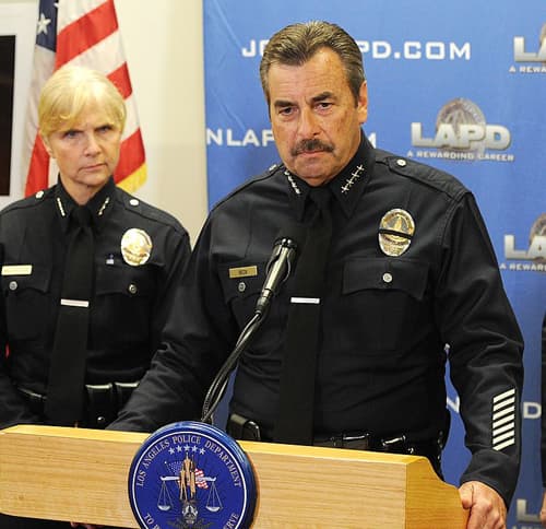 Sindicato de la policía de Los Ángeles anuncia una demanda contra el jefe Charlie Beck