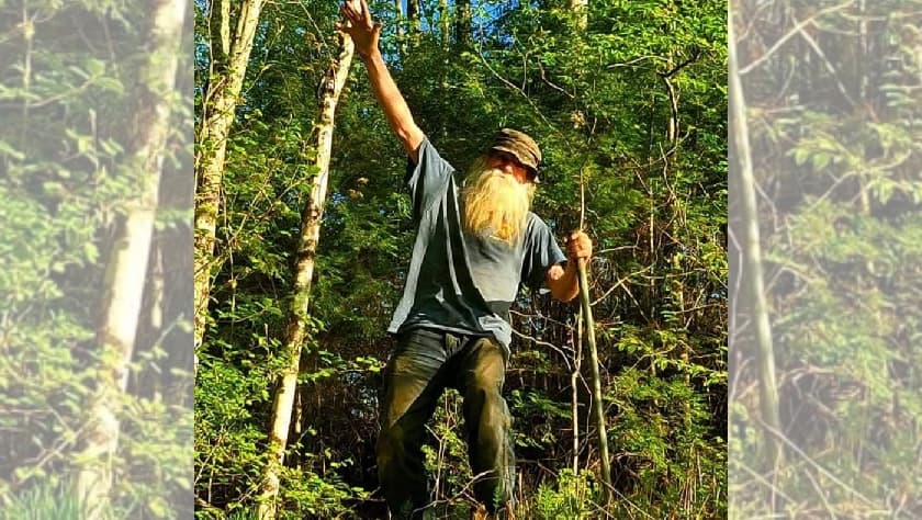 La historia del ermitaño que fue desalojado de su cabaña en el bosque tras 27 años aislado