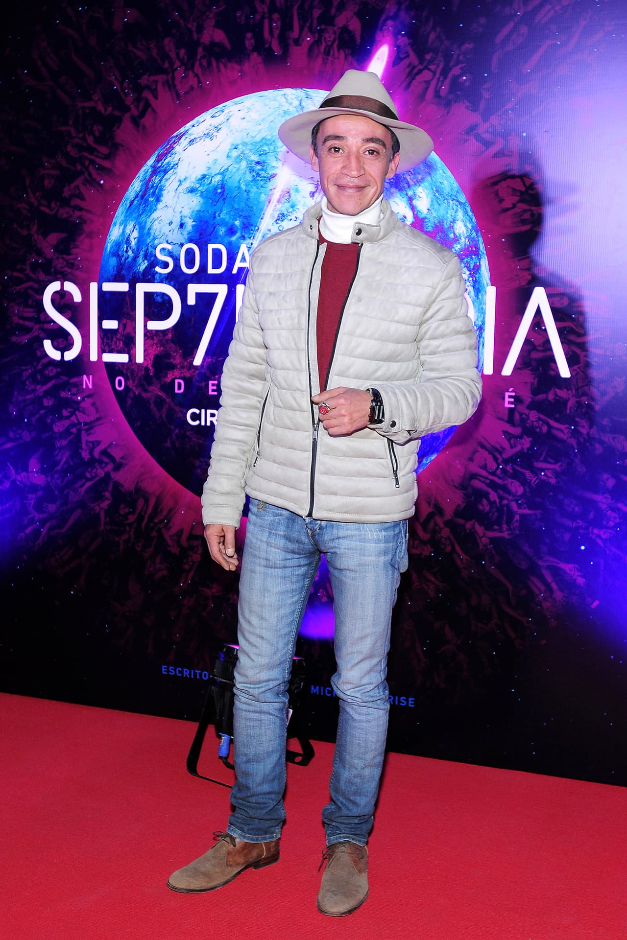 "
<b><a href="https://www.univision.com/famosos/estan-separados-william-levy-reaparece-con-un-mensaje-para-sus-hijos-pero-elizabeth-no-le-da-like-fotos" target="_blank">Está poniendo todo en riesgo</a></b>, es lo que me parece muy valioso, muy aplaudible, que está poniendo en riesgo su capital, su credibilidad... que está poniendo en riesgo los años que tiene detrás y 
<b><a href="https://www.univision.com/entretenimiento/chismes/william-levy-siempre-ha-sido-un-galanazo-en-2003-poso-muy-sexi-para-la-revista-tetu" target="_blank">esa imagen que antes (tenía) de cara bonita</a></b>, es un buen actor", aseguró Roberto Sosa a 'De primera mano'.