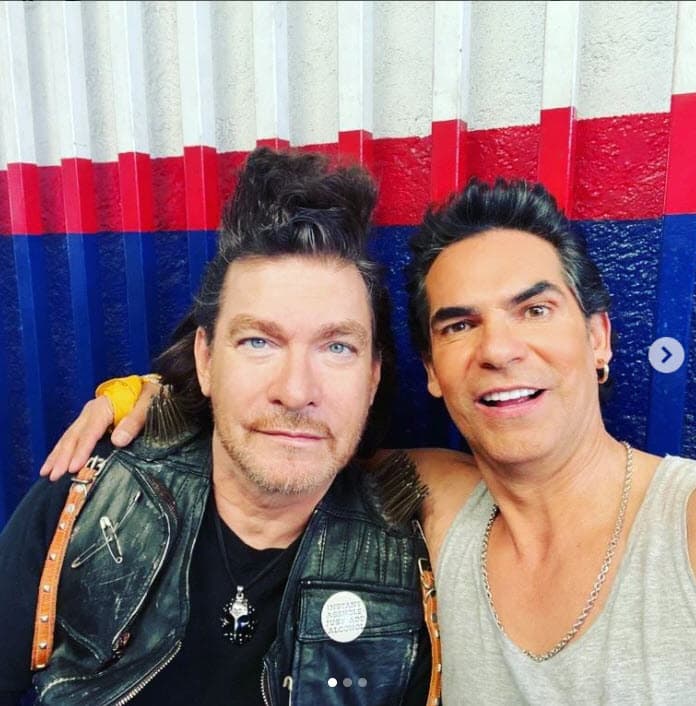 "Entonces, estamos haciendo una 
<b>parodia de Quinceañera que se llama 'Treinteañera'</b>", confirmó. En la foto se deja ver junto a Armando Araiza, caracterizado como 'El Chato'.
<br>