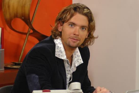 Y para cerrar tenemos al guapo Patricio Borguetti que interpretó al maestro "Enrique".