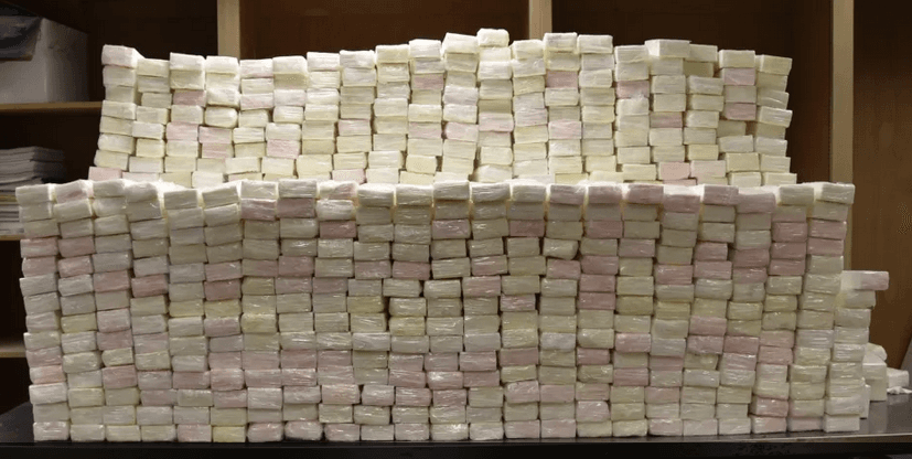 Incautan un camión en la frontera con casi $12 millones en cocaína