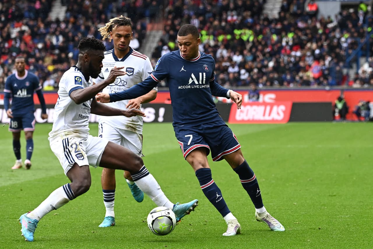 El PSG goleó al Bordeaux con los goles de Mbappé, Neymar y Leandro Paredes, pero ni esa victoria evitó los abucheos de sus seguidores, quienes castigaron especialmente al Ney y Lio.