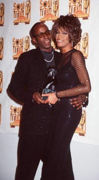 En abril de 2007 Whitney por fin pudo separarse de Bobby Brown, a quien lo responsabilizan del declive de la cantante.