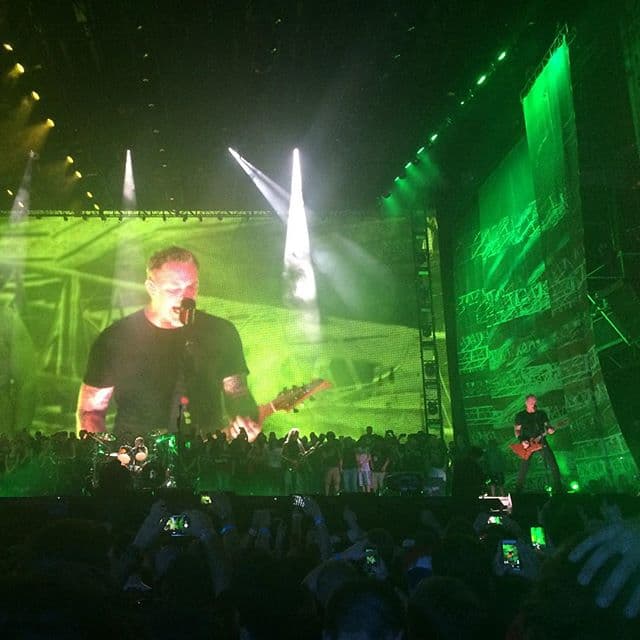 Los integrantes de Metallica: James Hetfield, Lars Ulrich, Robert Trujillo y Kirk Hammett, hicieron vibrar a las miles de personas que asistieron al segundo día del Lollapalooza 2015, ellos no dejaron de rocanrolear a tope. Temas como 'Nothing Else Matters' o 'Enter Sandman' fueron aclamadas por los seguidores quienes abarrotaron el Grant Park en Chicago.