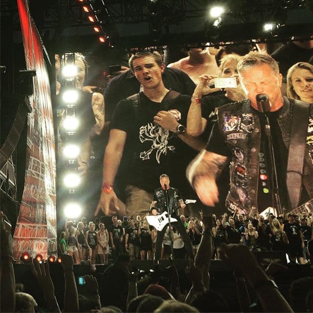 Los integrantes de Metallica: James Hetfield, Lars Ulrich, Robert Trujillo y Kirk Hammett, hicieron vibrar a las miles de personas que asistieron al segundo día del Lollapalooza 2015, ellos no dejaron de rocanrolear a tope. Temas como 'Nothing Else Matters' o 'Enter Sandman' fueron aclamadas por los seguidores quienes abarrotaron el Grant Park en Chicago.