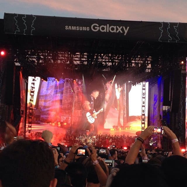 Los integrantes de Metallica: James Hetfield, Lars Ulrich, Robert Trujillo y Kirk Hammett, hicieron vibrar a las miles de personas que asistieron al segundo día del Lollapalooza 2015, ellos no dejaron de rocanrolear a tope. Temas como 'Nothing Else Matters' o 'Enter Sandman' fueron aclamadas por los seguidores quienes abarrotaron el Grant Park en Chicago.