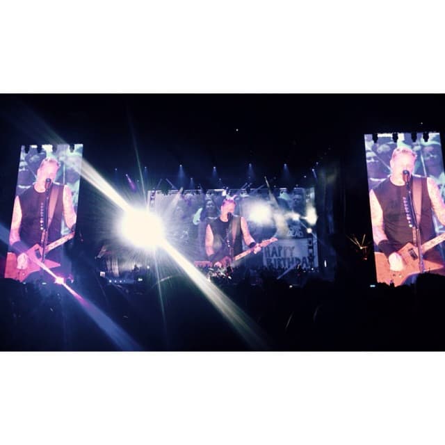 Los integrantes de Metallica: James Hetfield, Lars Ulrich, Robert Trujillo y Kirk Hammett, hicieron vibrar a las miles de personas que asistieron al segundo día del Lollapalooza 2015, ellos no dejaron de rocanrolear a tope. Temas como 'Nothing Else Matters' o 'Enter Sandman' fueron aclamadas por los seguidores quienes abarrotaron el Grant Park en Chicago.