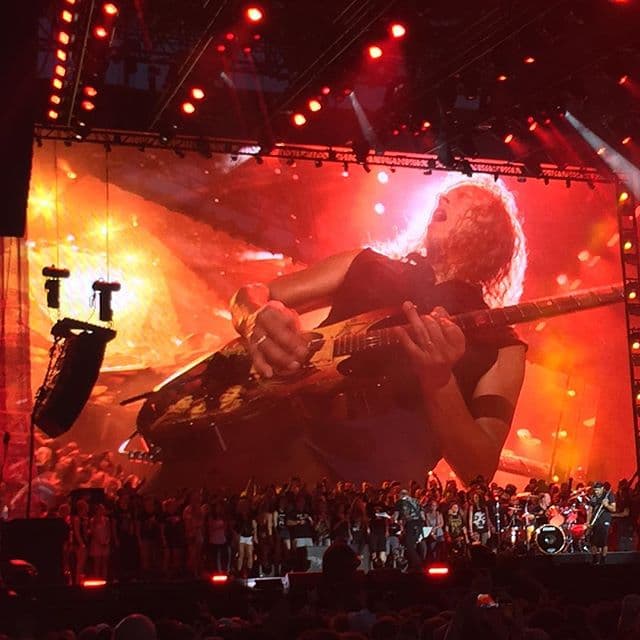 Los integrantes de Metallica: James Hetfield, Lars Ulrich, Robert Trujillo y Kirk Hammett, hicieron vibrar a las miles de personas que asistieron al segundo día del Lollapalooza 2015, ellos no dejaron de rocanrolear a tope. Temas como 'Nothing Else Matters' o 'Enter Sandman' fueron aclamadas por los seguidores quienes abarrotaron el Grant Park en Chicago.