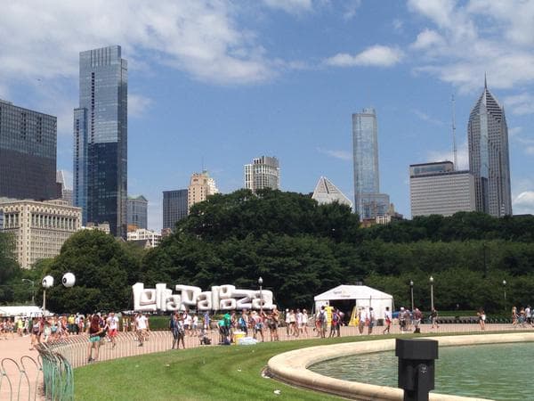 Los integrantes de Metallica: James Hetfield, Lars Ulrich, Robert Trujillo y Kirk Hammett, hicieron vibrar a las miles de personas que asistieron al segundo día del Lollapalooza 2015, ellos no dejaron de rocanrolear a tope. Temas como 'Nothing Else Matters' o 'Enter Sandman' fueron aclamadas por los seguidores quienes abarrotaron el Grant Park en Chicago.