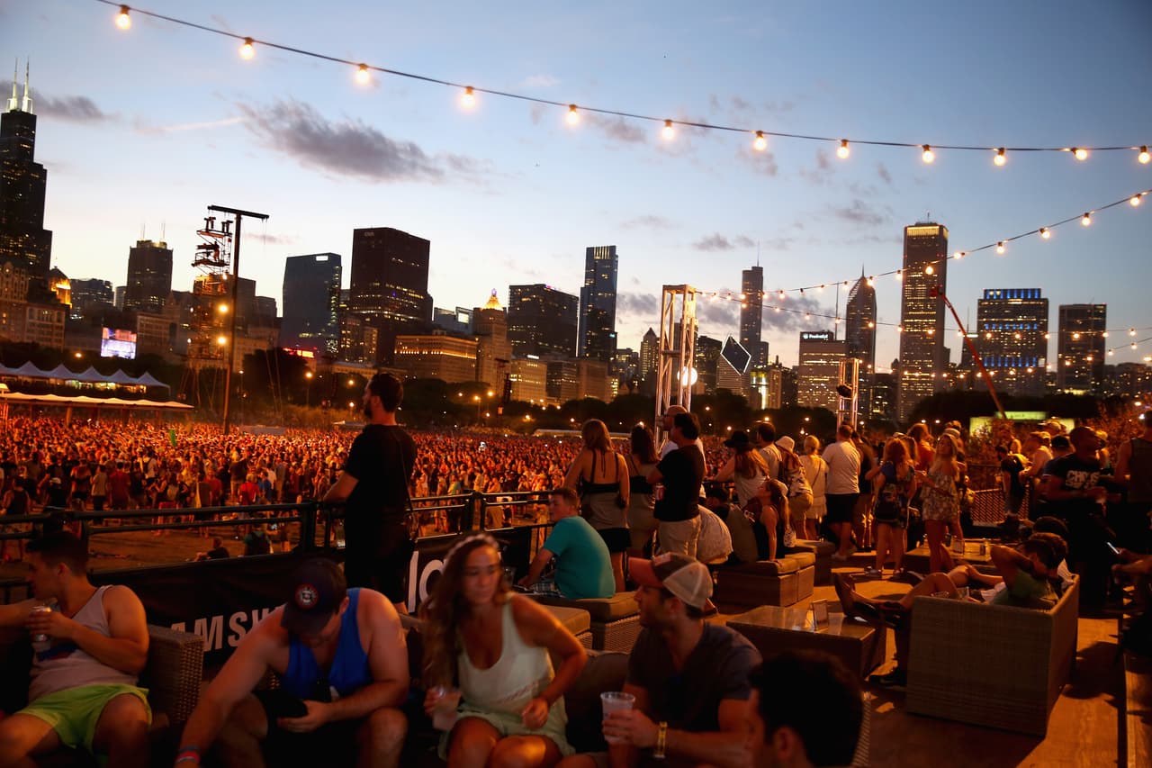 Los integrantes de Metallica: James Hetfield, Lars Ulrich, Robert Trujillo y Kirk Hammett, hicieron vibrar a las miles de personas que asistieron al segundo día del Lollapalooza 2015, ellos no dejaron de rocanrolear a tope. Temas como 'Nothing Else Matters' o 'Enter Sandman' fueron aclamadas por los seguidores quienes abarrotaron el Grant Park en Chicago.