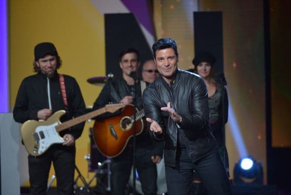 La estrella de Chayanne llenó de música y luz el foro, desde donde encantó ¡y enamoró! a los asistentes. 