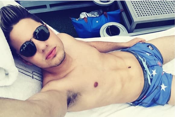 'Time to recharge and relax. Good weekend everyone', dijo William. (Mayo 2, 2015)