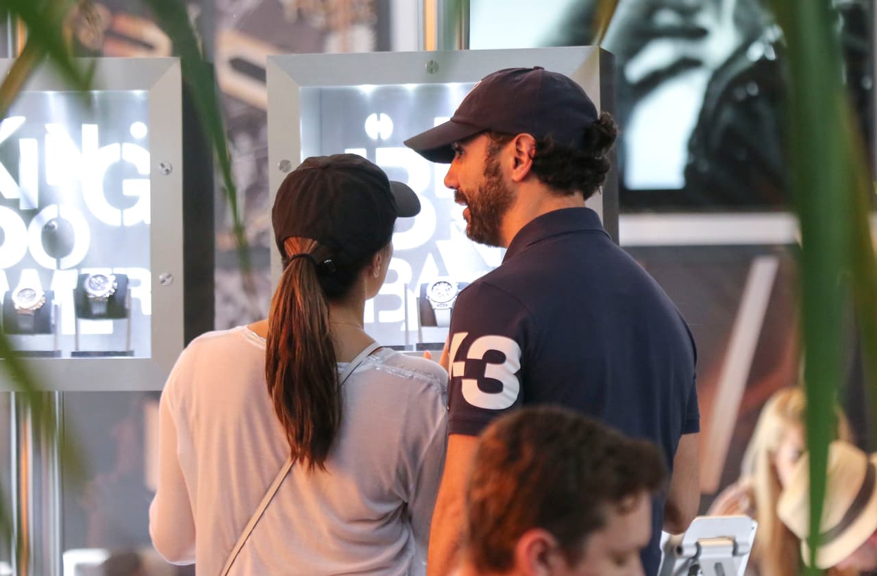 "Eva y Pepe han planeado una boda sofisticada y por todo lo alto en una idílica playa de México. Las familias de ambos estarán ahí y también todos aquellos amigos que ocupan un lugar especial en sus corazones", dijo la fuente al sitio web.