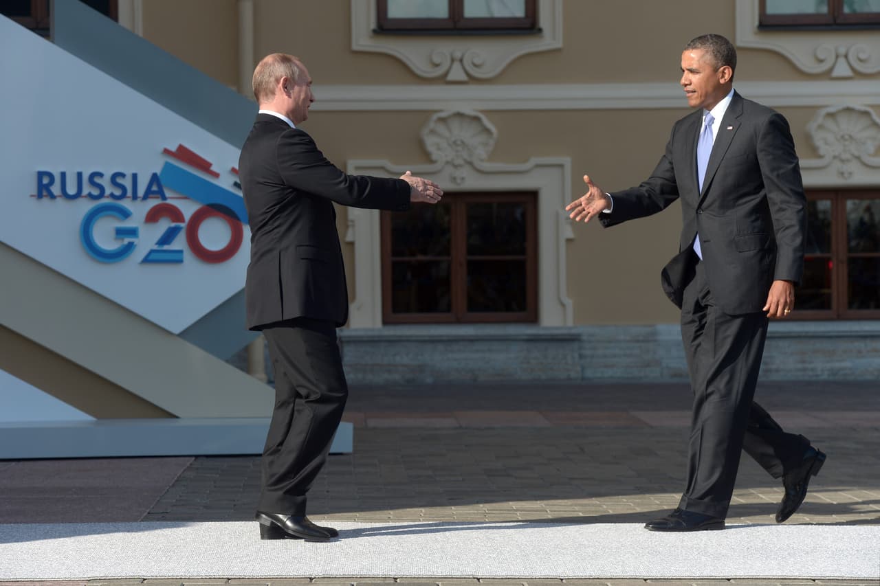 El recibimiento del mandatario ruso al estadounidense para la reunión del G20, realizada en San Petersburgo, Rusia. Septiembre de 2013.
