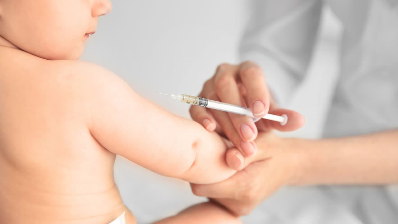 <b>Pediatras: </b>Se espera que los pediatras sean un proveedor importante de dosis de vacunas, particularmente para niños menores de 3 años. A nivel nacional, la mayoría de los consultorios pediátricos participan en el programa Vacunas para niños para administrar vacunas infantiles de rutina, y en Filadelfia, aproximadamente el 60 % de los participantes de VFC están registrados para proporcionar dosis de la vacuna COVID, también.