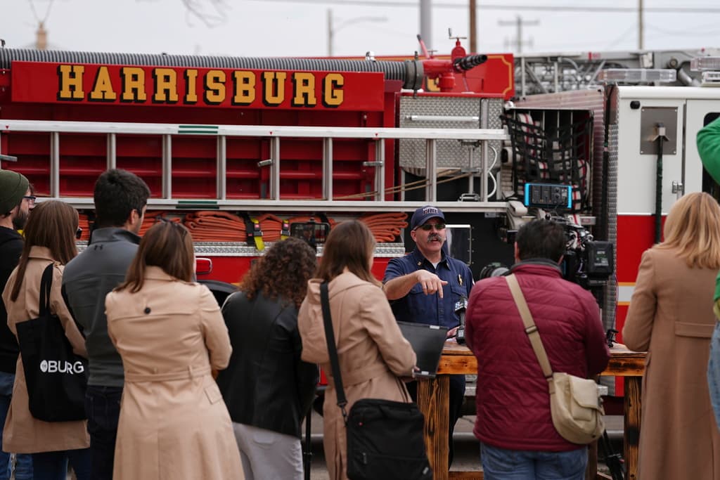 Poco después de esta conferencia de prensa, el lunes 14 de abril, 
<b>Brian Enterline, jefe de bomberos de Harrisburg</b>, declaró al New York Post que Balmer debe ser enviado al 
<b><a href="https://www.univision.com/noticias/inmigracion/bukele-dice-que-no-permitira-el-regreso-a-eeuu-de-un-terrorista-al-referirse-al-salvadoreno-enviado-por-error-al-cecot" target="_blank">Centro de Confinamiento del Terrorismo en El Salvador,</a></b> la prisión conocida como el 
<b>CECOT. </b>