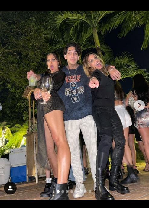 Y no pudo faltar su llamado a la diversión: 
<b>"¡Mi gente linda!"</b>
<br>