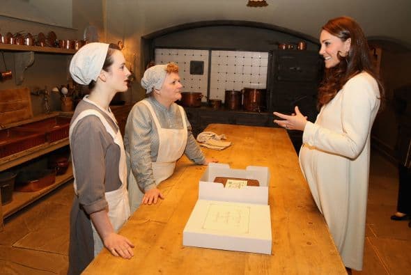 Las actrices Sopie McShera y Lesley Nicol quedaron encantadas con la carismática Kate.