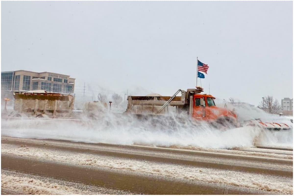 Las carreteras están muy resbalosos y han ocurrido algunos accidentes.