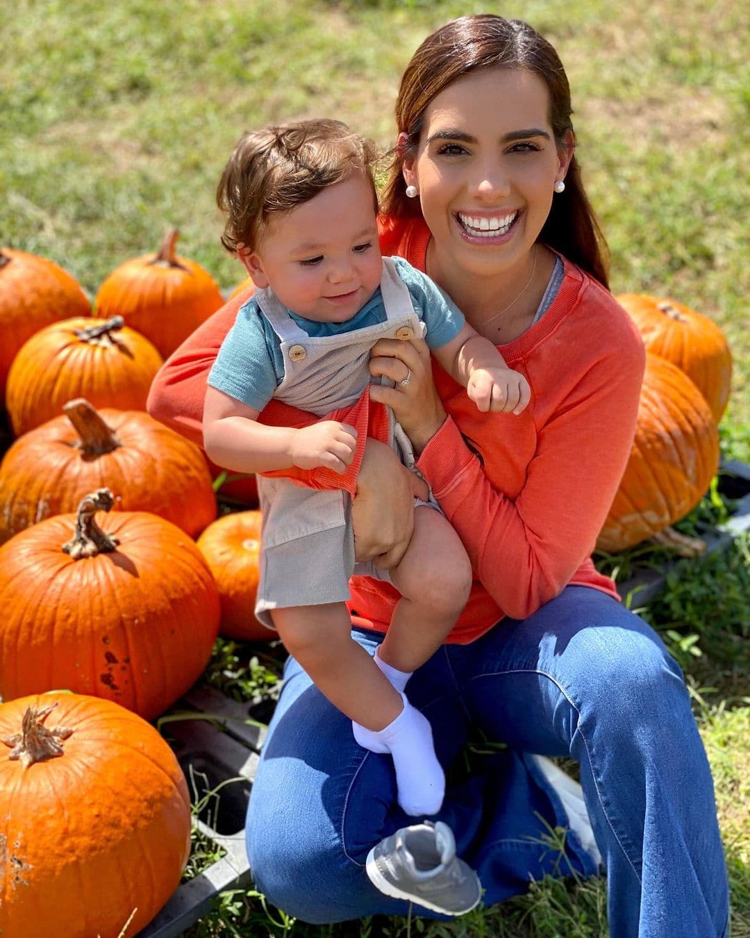 Este mes de octubre, Andrea celebró el primer cumpleaños de su hijo Diego, aunado a ello, festejó su primer año como mamá.