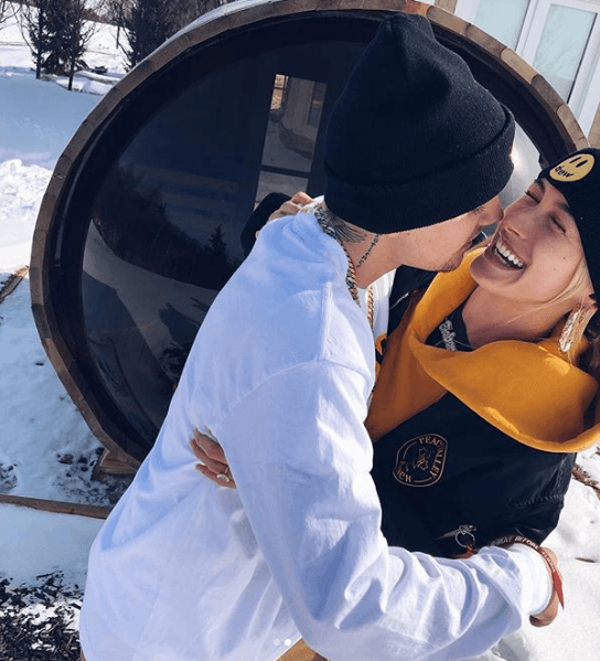 “Mientras más honestos seamos al respecto, más podemos ayudar a que la gente encuentre soluciones, añadió Hailey Baldwin.