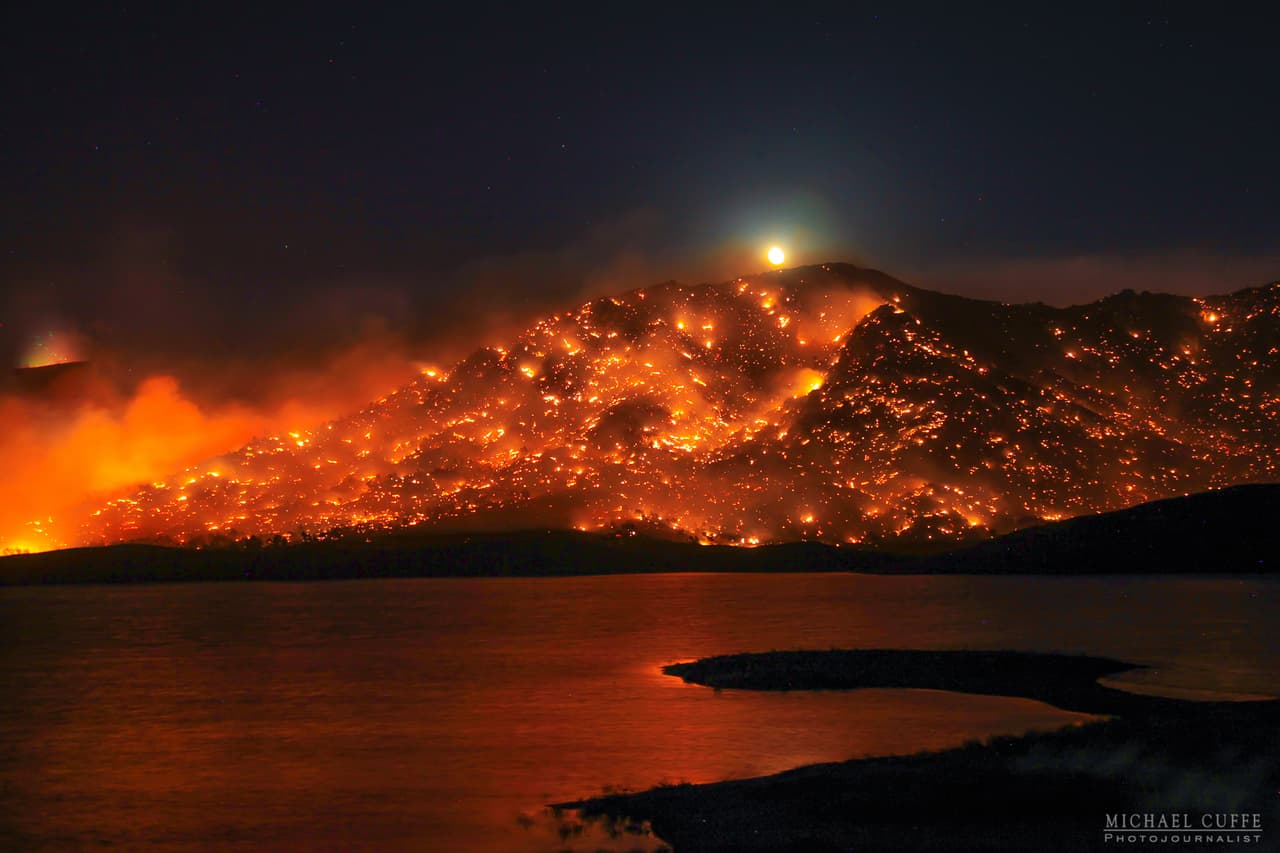 Cuando un incendio parece lava volcánica. En Kern, sur de California.