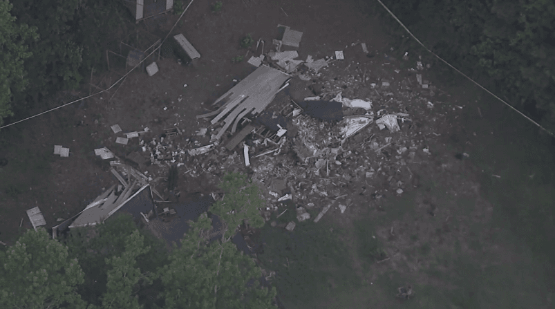 Avión se estrella en una casa 